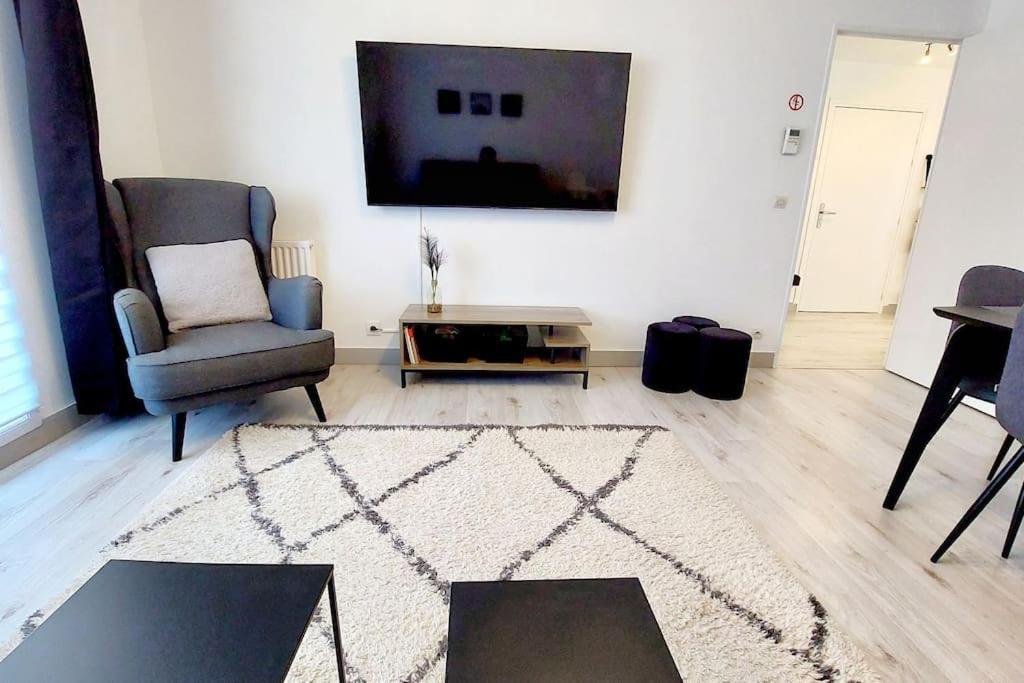 Cosy Home 2, 2 Chambres, 6 Personnes, 3 Min Gare, Parking Cergy Exterior photo